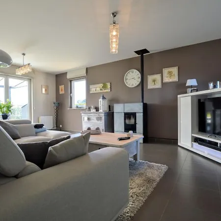 Villa Modern With Private Garden In Awan