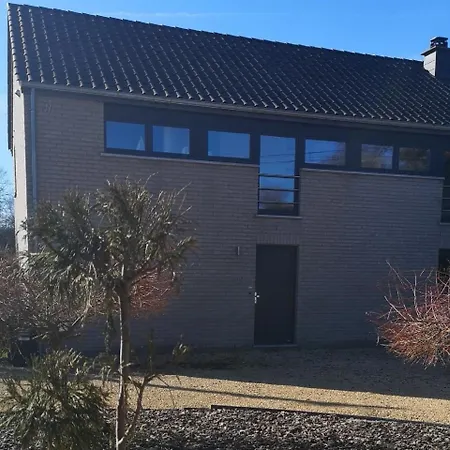 Villa Modern With Private Garden In Awan
