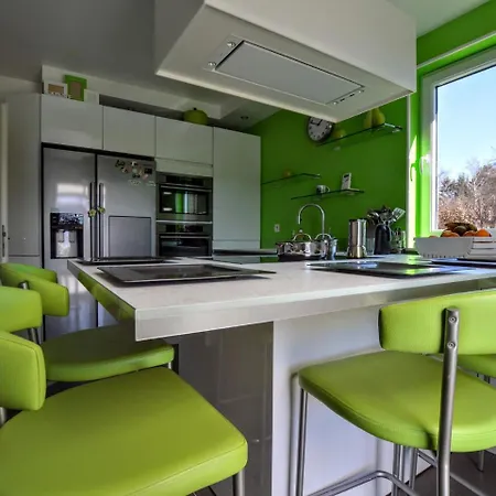 Villa Modern With Private Garden In Awan
