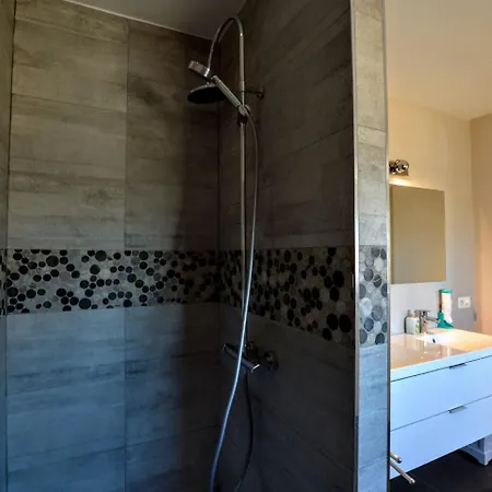 Modern With Private Garden In Awan