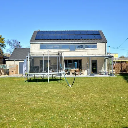Modern With Private Garden In Awan Villa
